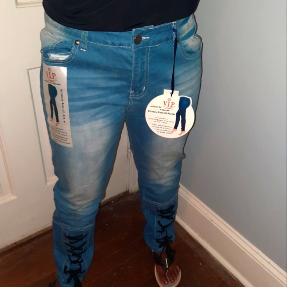 Jeans - Picture 1 of 3